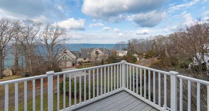 Upea nykyaikainen talo, josta on upeat näkymät merelle!