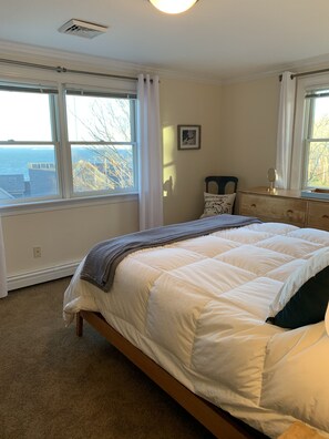 3 bedrooms, iron/ironing board, travel crib, free WiFi - Stunning comtemporary house with amazing ocean views! (Plymouth)