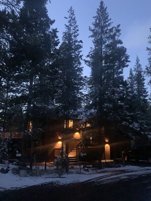 Exterior - Sunriver Book Early and Save! Great, Quiet Location! 3 Bd/2 ba/Hot Tub! A/C! (Sunriver)
