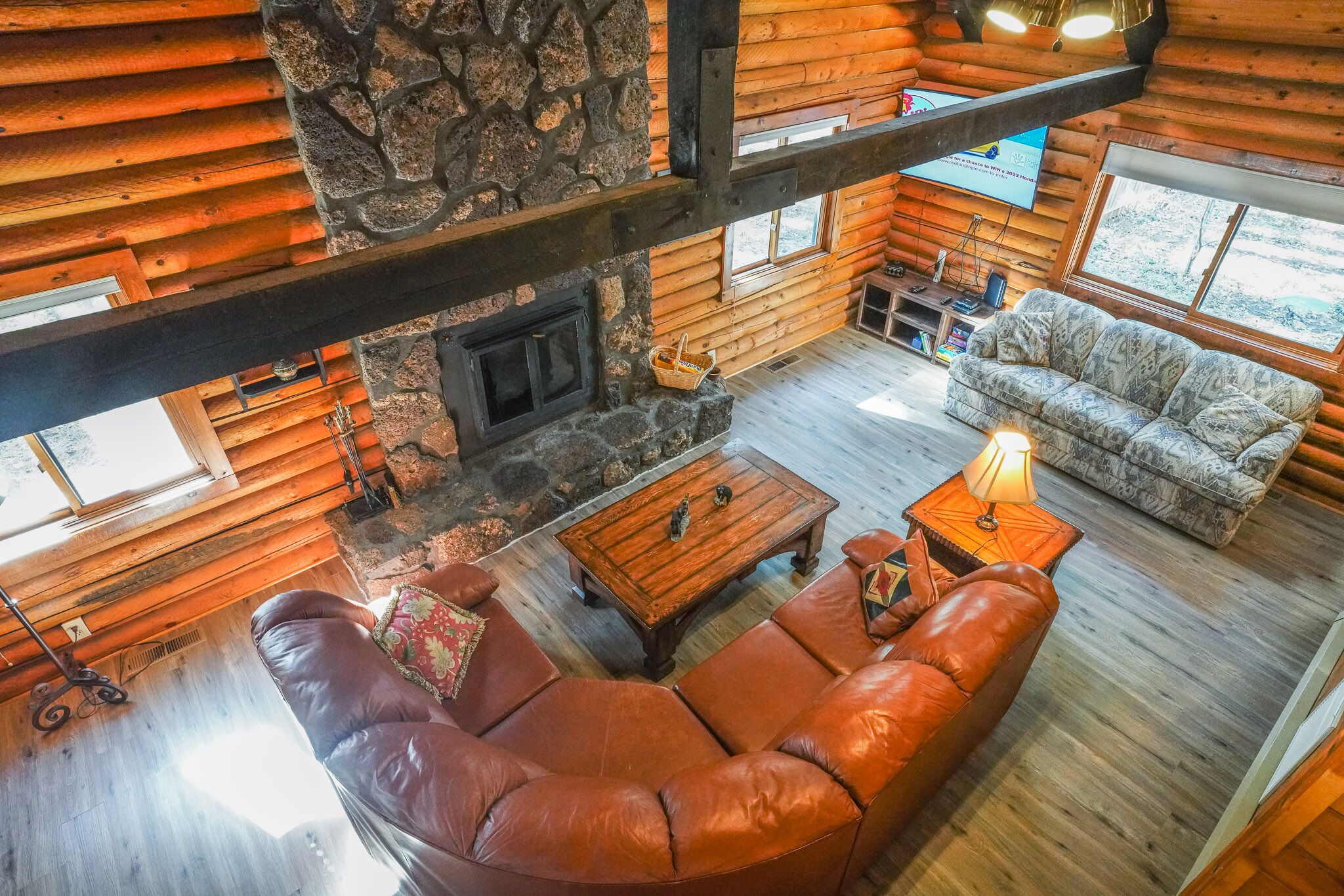 CHARMING TRUE LOG CABIN IN THE PTLCC--PETS WELCOME! CLOSE TO GOLF AND HORSEBACK