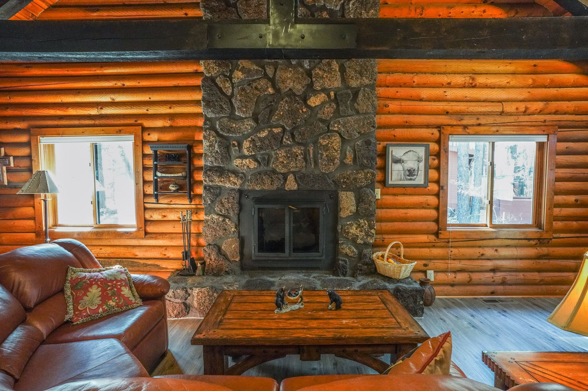 CHARMING TRUE LOG CABIN IN THE PTLCC--PETS WELCOME! CLOSE TO GOLF AND HORSEBACK
