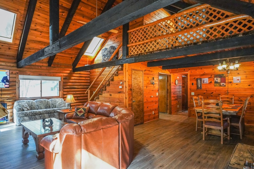 Charming True Log Cabin In The Ptlcc--pets Welcome! Close To Golf And Horseback - Arizona