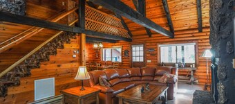 CHARMING TRUE LOG CABIN IN THE PTLCC--PETS WELCOME! CLOSE TO GOLF AND HORSEBACK