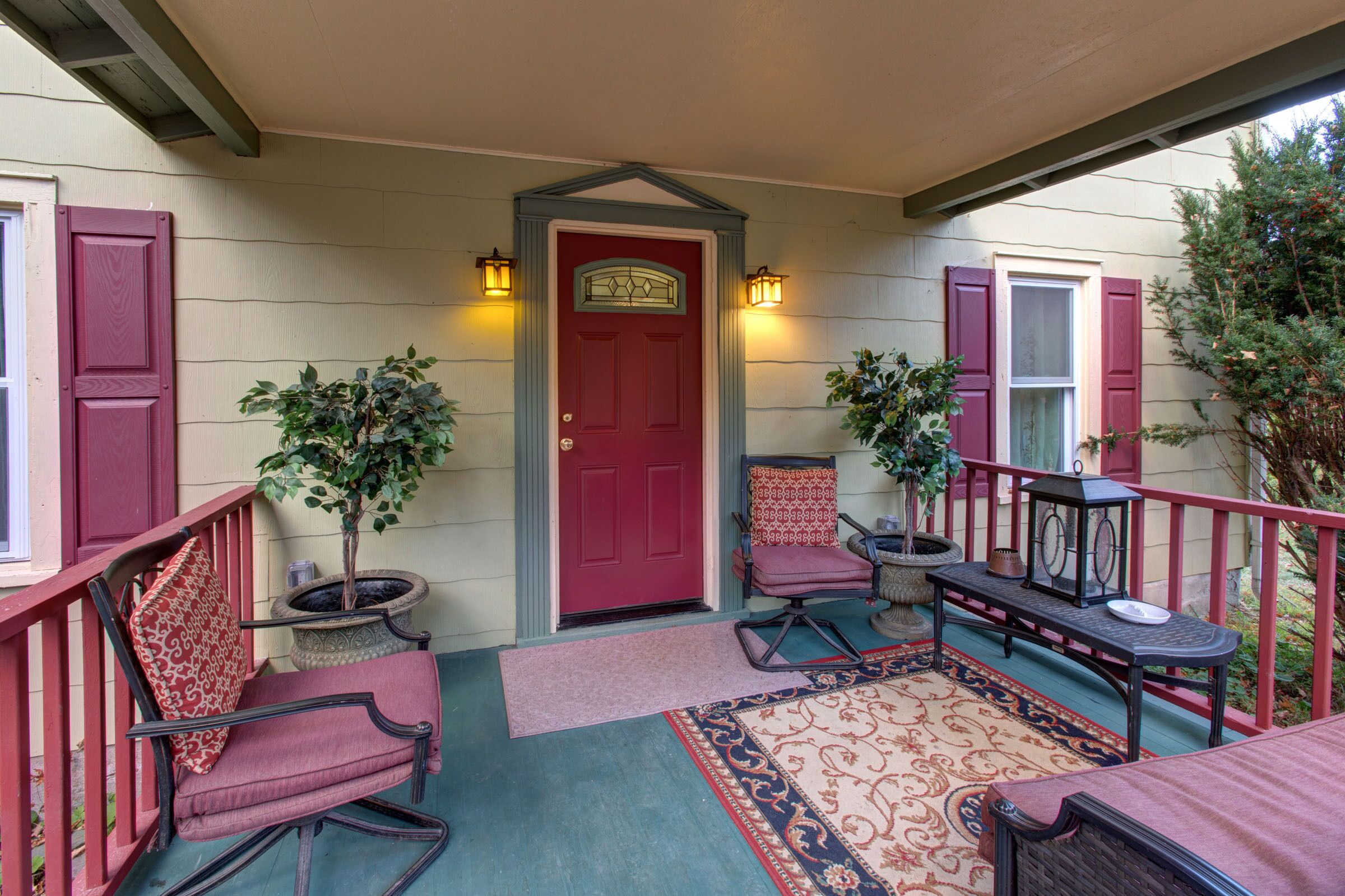 Historic Farmhouse, Great Family getaway with modern amenities