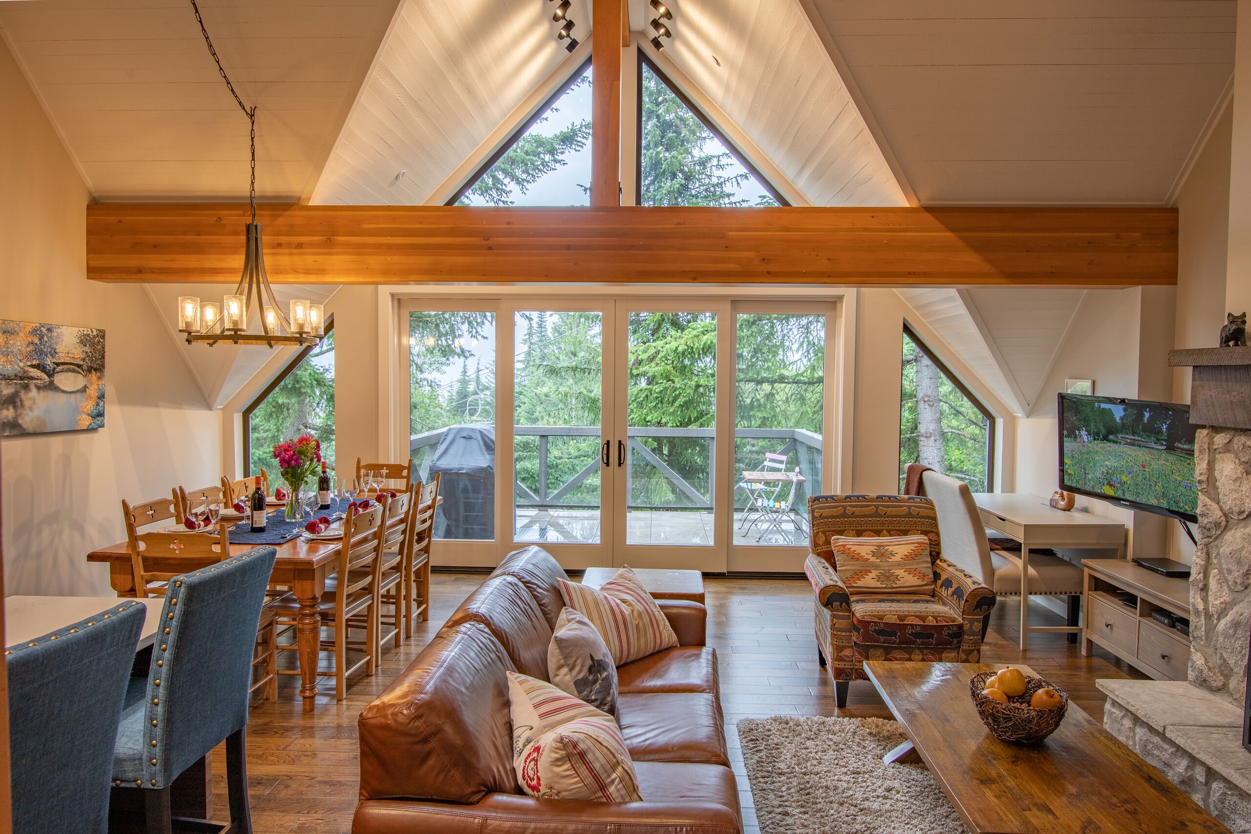 TV, fireplace, stereo