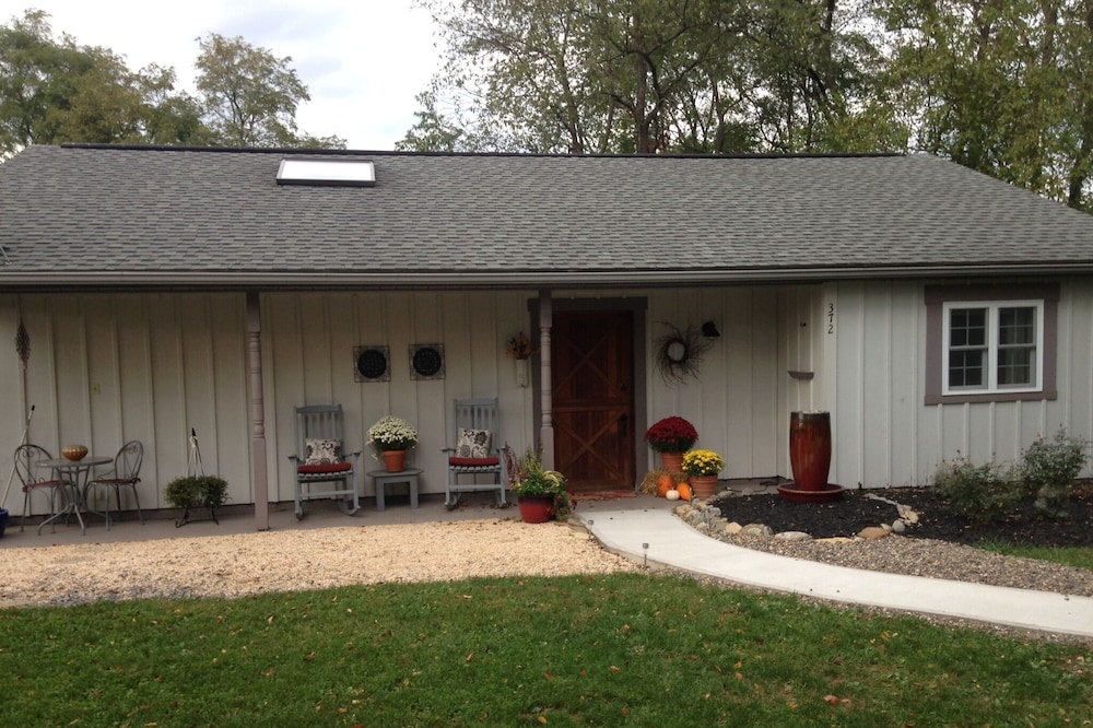 Charming Cottage Retreat, Dog friendly