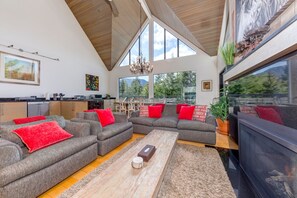 TV, fireplace, stereo, offices