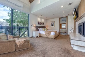 5 bedrooms, desk, iron/ironing board, WiFi