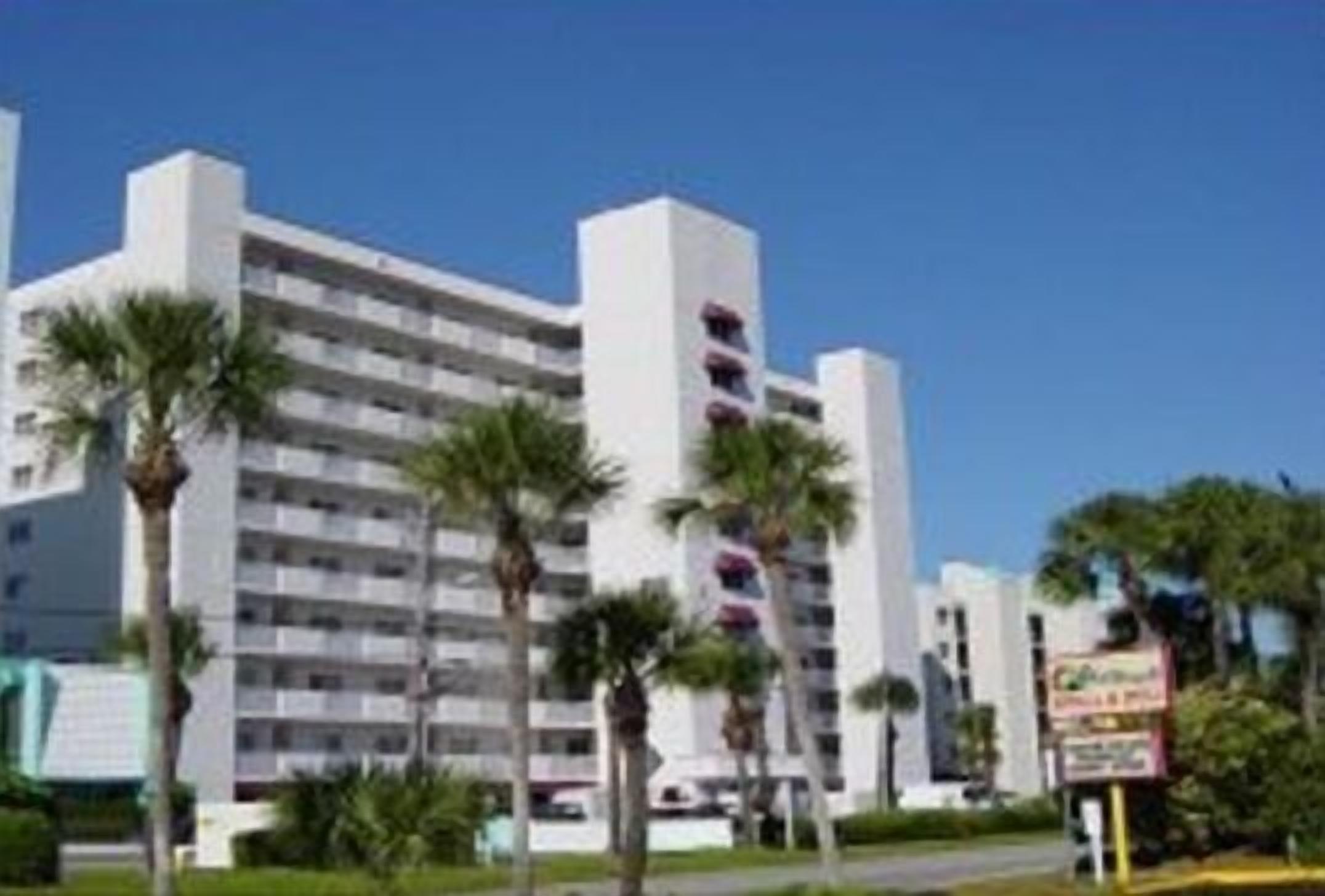 Has it All! End unit Large Balcony !!!