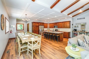 Dining - Family Lakeside Cottage | New SAUNA | 4-6 BR | up to 20 (Dover)