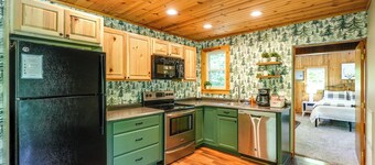 Private Lakeside Cottage | Family Vacation Perfection | 4-6 BR | up to 20