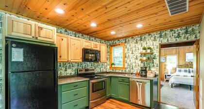 Private Lakeside Cottage | Family Vacation Perfection | 4-6 BR | up to 20
