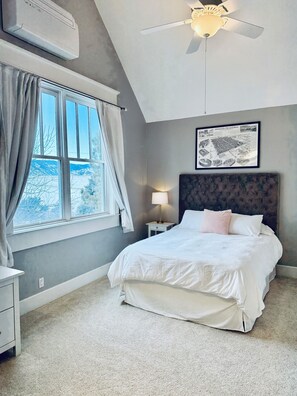 6 soverom, skrivebord, strykejern/-brett og wi-fi (inkludert)