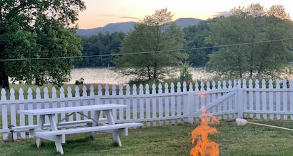 The best of Lake Chatuge - Stunning lake & mountain views!