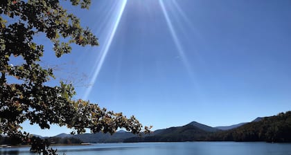 Lo mejor del lago Chatuge: impresionantes vistas del lago y la montaña. Un retiro perfecto!