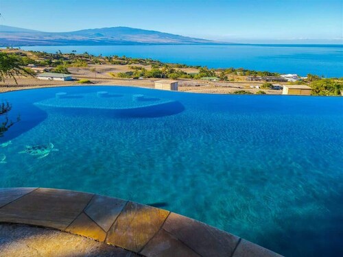 Hale Laule`a ~ 4 BR ~ Infinity Pool with Stunning
