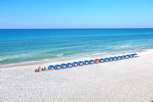 Surfside Resort-125 Dollar nights 12/11-12/20 Heated Pool, hot tubs&Beach Setup.