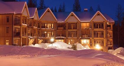 Two Bedroom | Sleeps 2-4 | Silver Tip Lodge