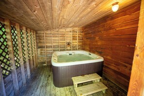 Indoor spa tub - Mountaineer Cabin 6 - Hot Tub & Gas Fireplace close to New River Gorge (Hico)