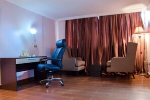 Room (Kings) | Minibar, in-room safe, desk, laptop workspace - Chesterfield Hotel & Suites (Lagos)