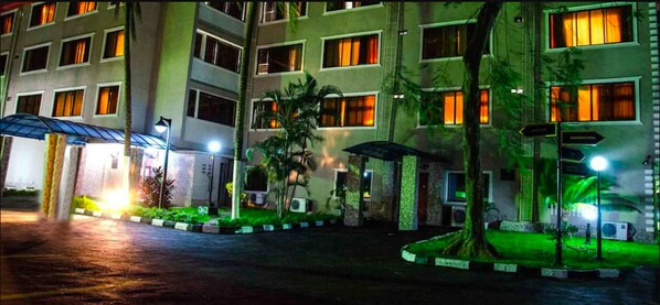 Bãi đậu xe tự phục vụ miễn phí