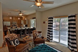 平板电视、壁炉