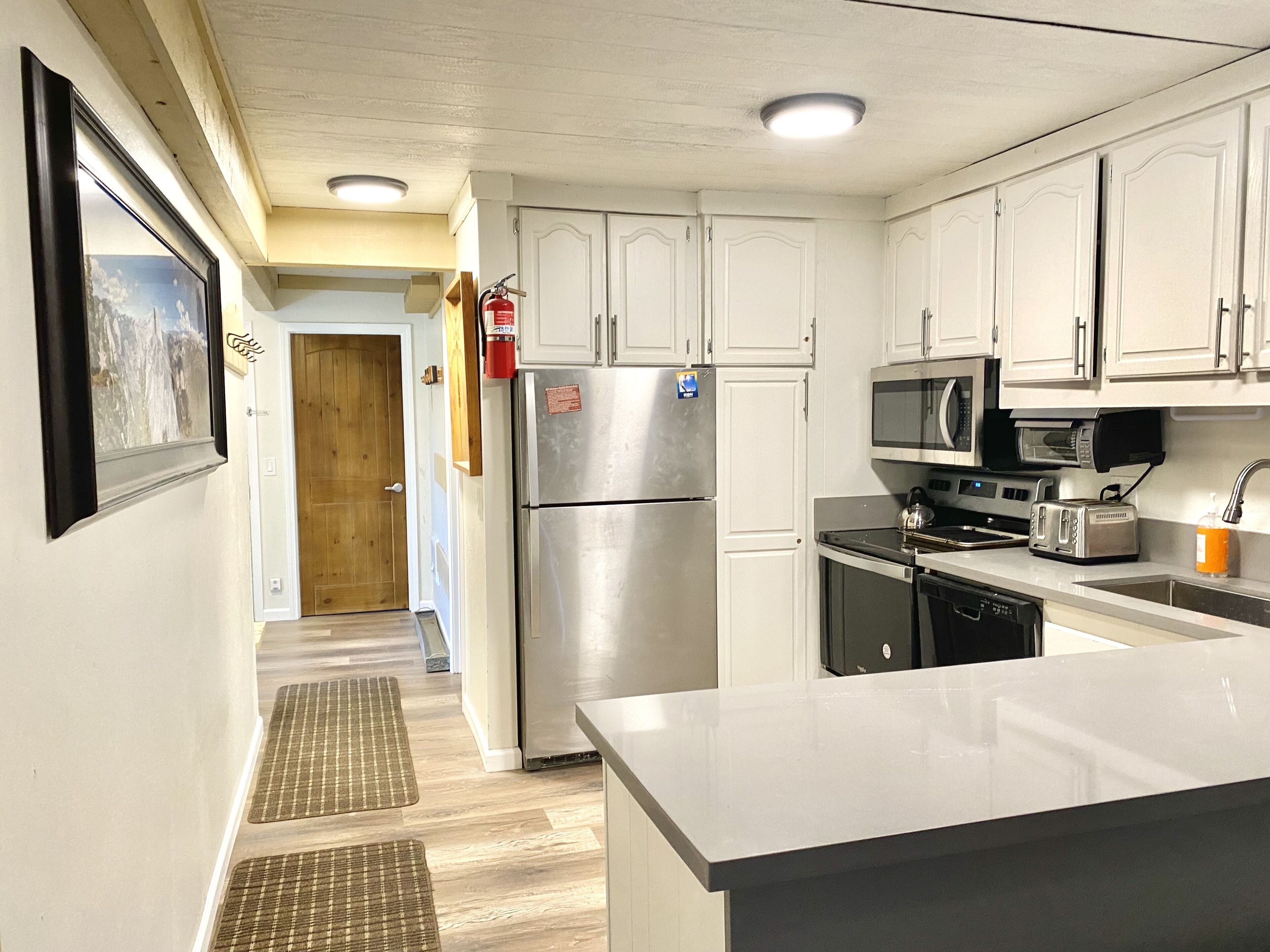 Next to Canyon Lodge! Great 1849 2 bdr Condo! Park right by condo entrance.