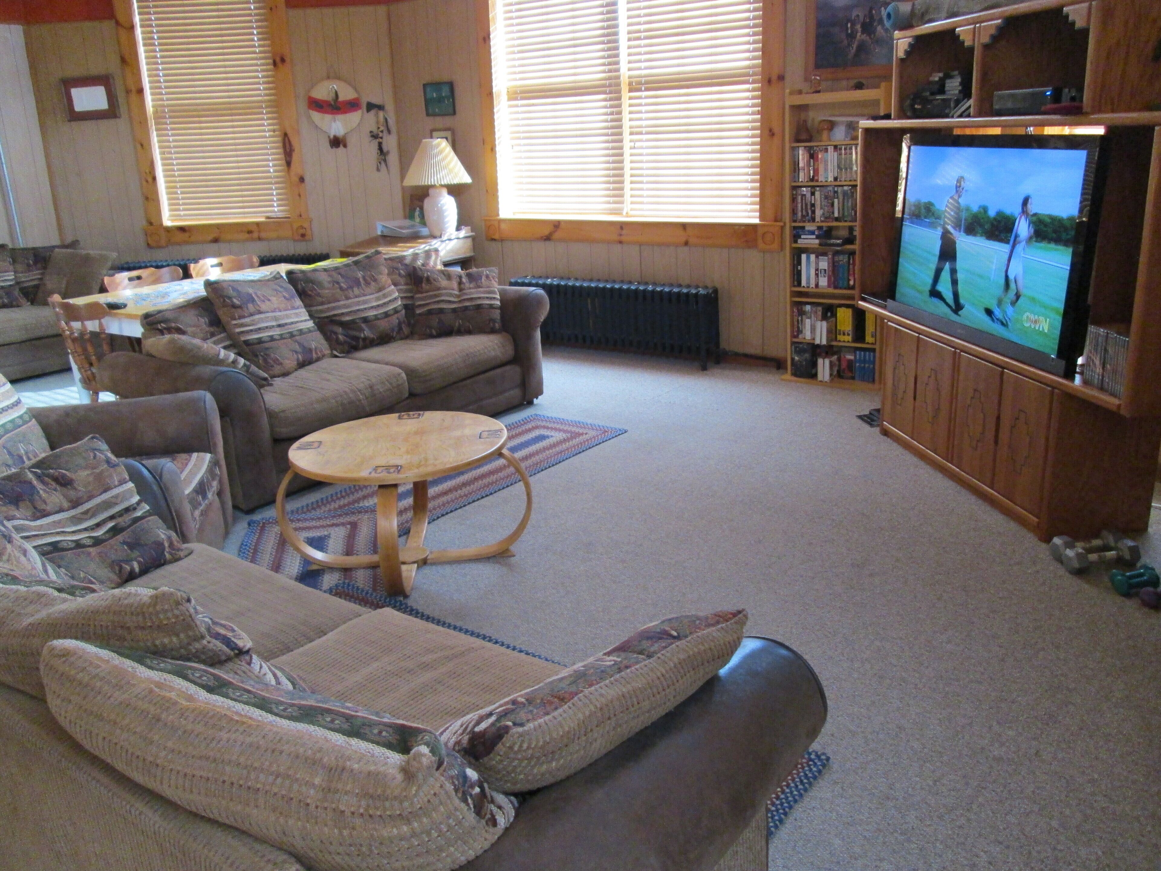 Geothermal Ranch Lodge with private Hot Springs Pool, Sleeps 25-50.