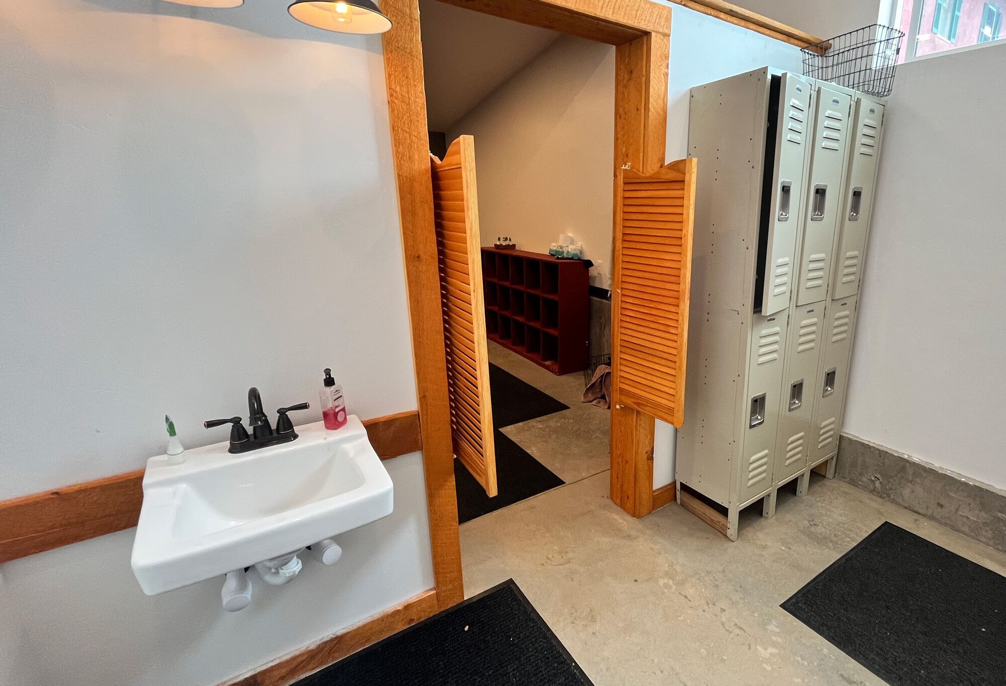 Geothermal Ranch Lodge with private Hot Springs Pool, Sleeps 25-50.