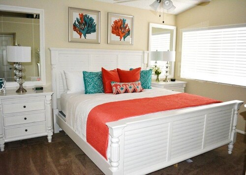 Fabulous Home & Perfect Location - Brand New Decor & Professionally Designed