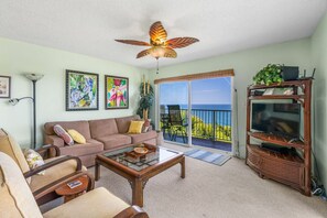 Smart-TV, DVD-spiller, filmbibliotek og stereoanlegg