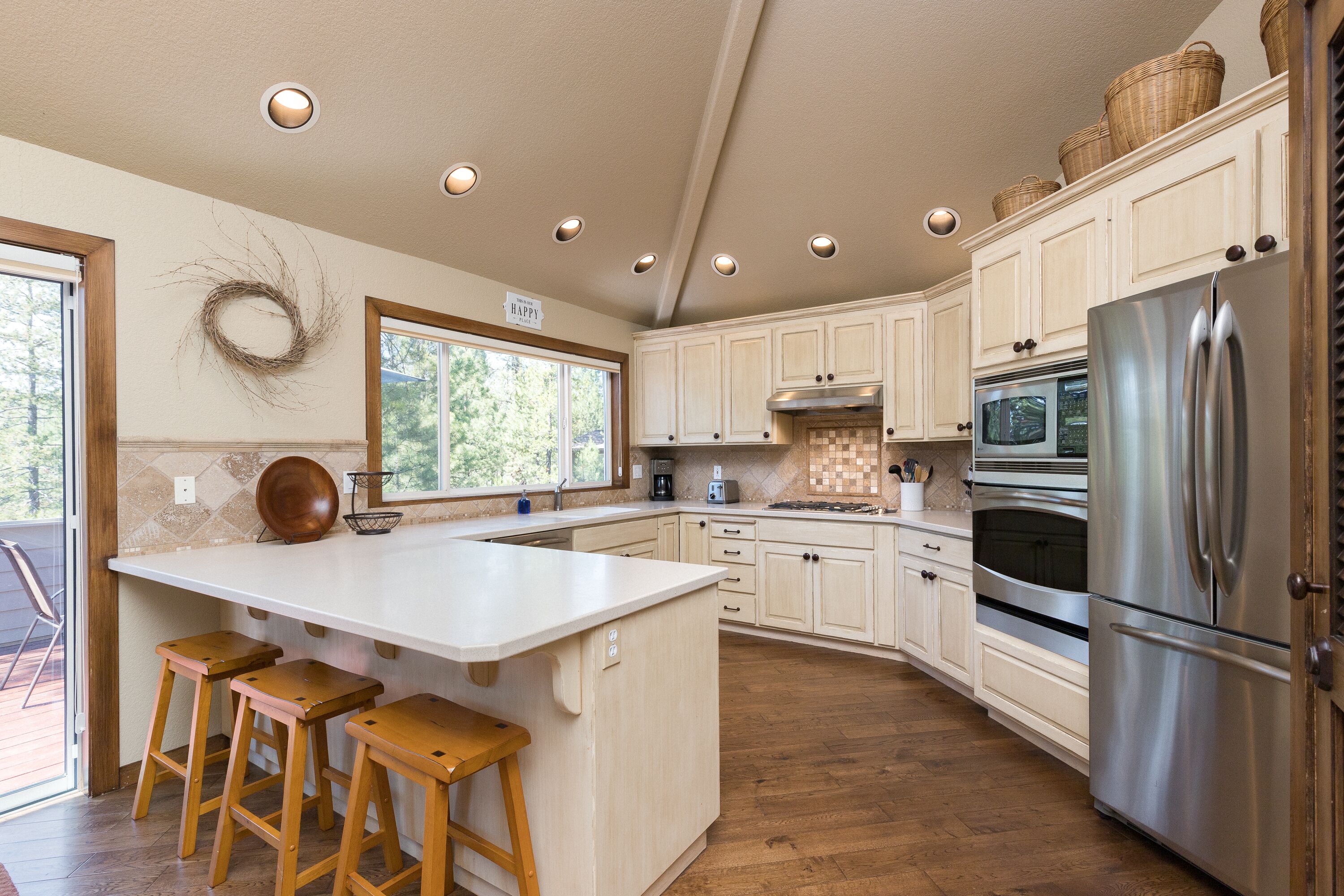 Spacious home! Arcade, 2 Masters-A/C-SHARC-Hot Tub-Sauna-Great Location