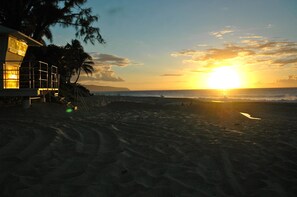 Sun loungers, beach towels - THE TREEHOUSE COTTAGE - 30 DAY RENTAL (Haleiwa)