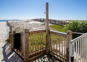 Property grounds - Decorators Delight!! TROPIC ISLES 303 (Gulf Shores)