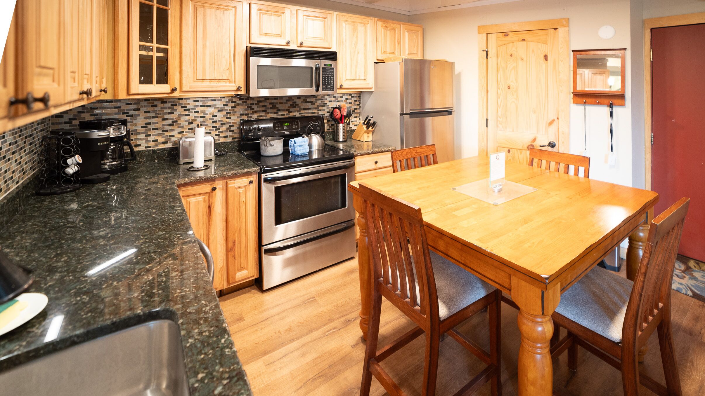 Upgraded Condo, Great Location/Price, 2BR/2BA, Sleeps 6