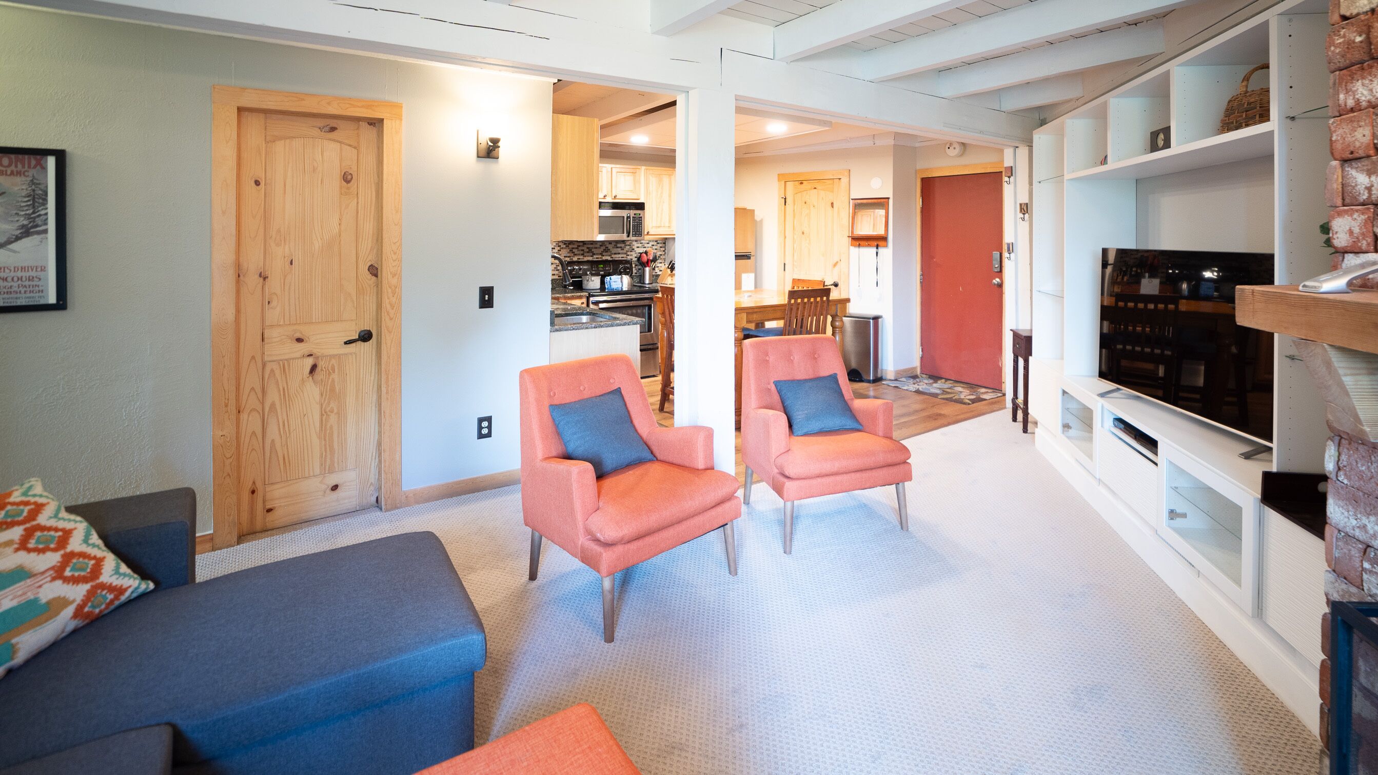 Upgraded Condo, Great Location/Price, 2BR/2BA, Sleeps 6