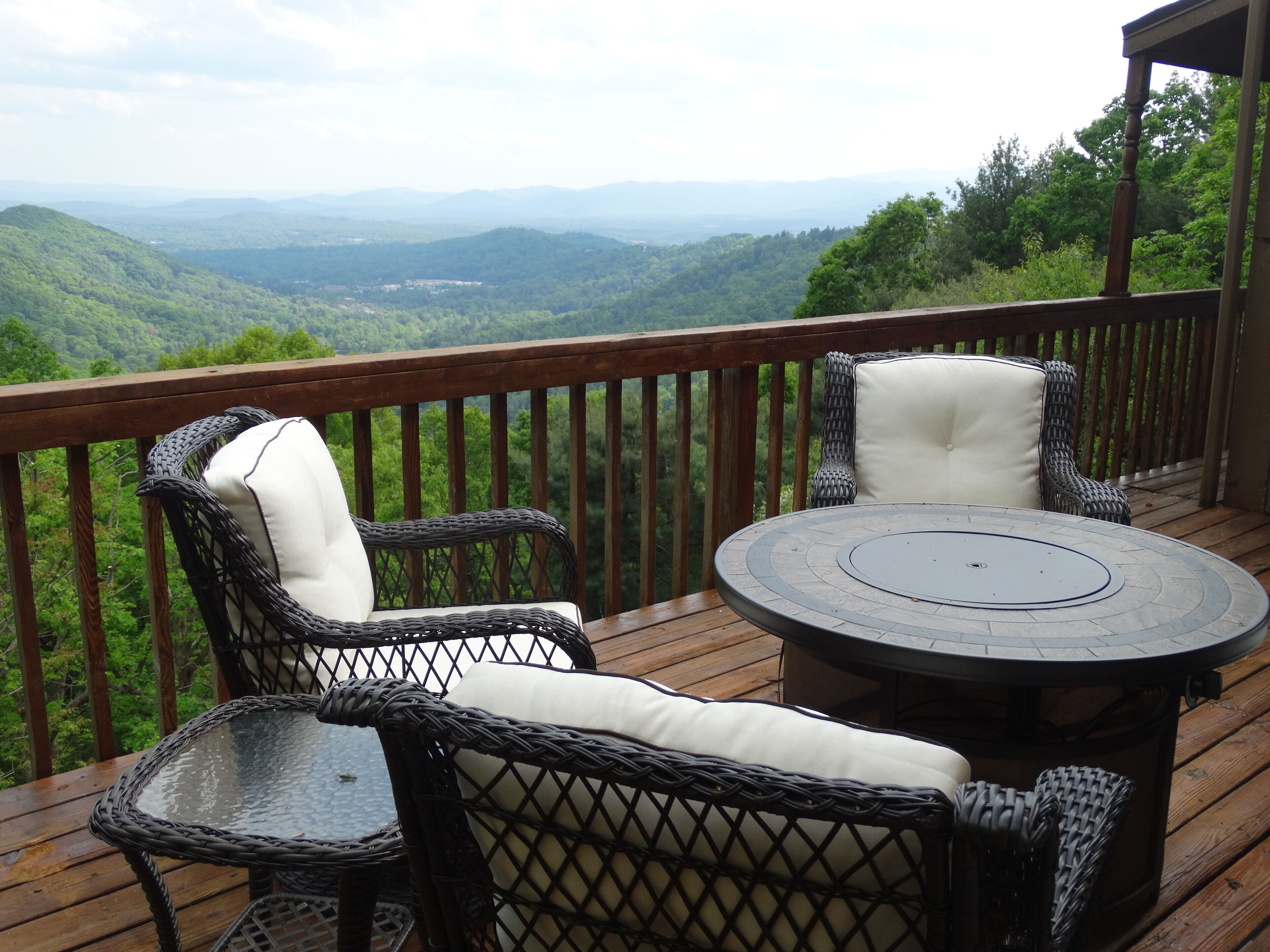 Stunning Views! Romantic getaway Privacy Secluded 3 mi to downtown Asheville