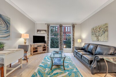 Romantic Condo in City Center- Wright Square Loft C