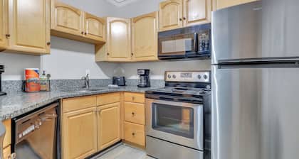 Romantic Condo in City Center- Wright Square Loft C