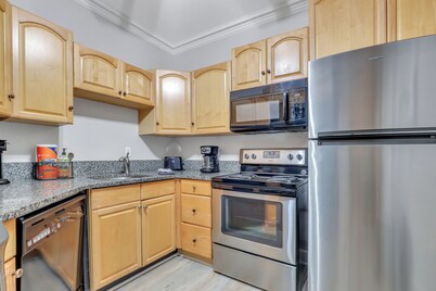 Romantic Condo in City Center- Wright Square Loft C