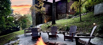 5 REVISIONES DE ESTRELLAS! Cabaña de troncos - área al aire libre con jacuzzi y fogata, vistas increíbles