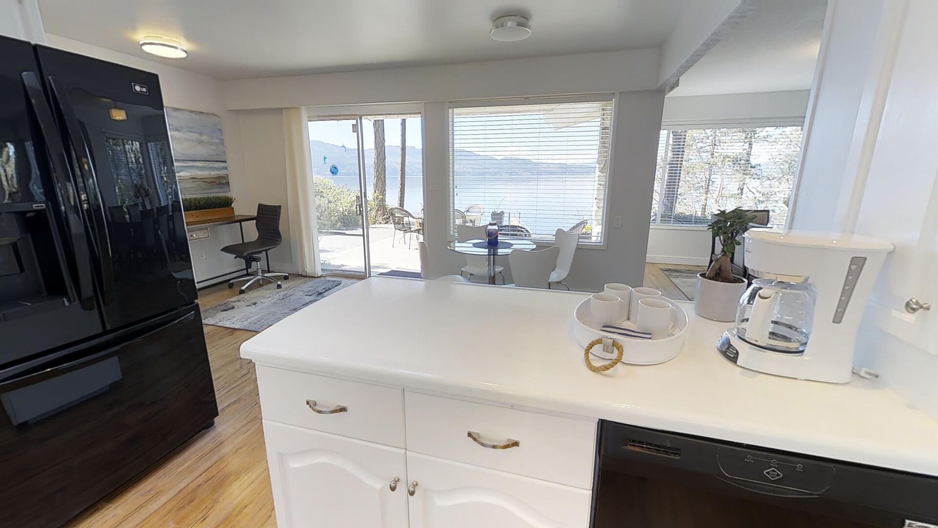 Oceanfront/Dock/Views/Family Home/Wifi/Self Check-In/Out