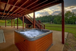 Tina de hidromasaje al aire libre