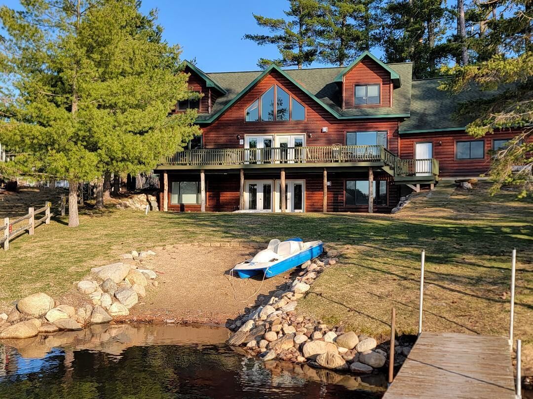 Up North Majestic Pines Retreat Lodge on Mary Lake, Emily MN