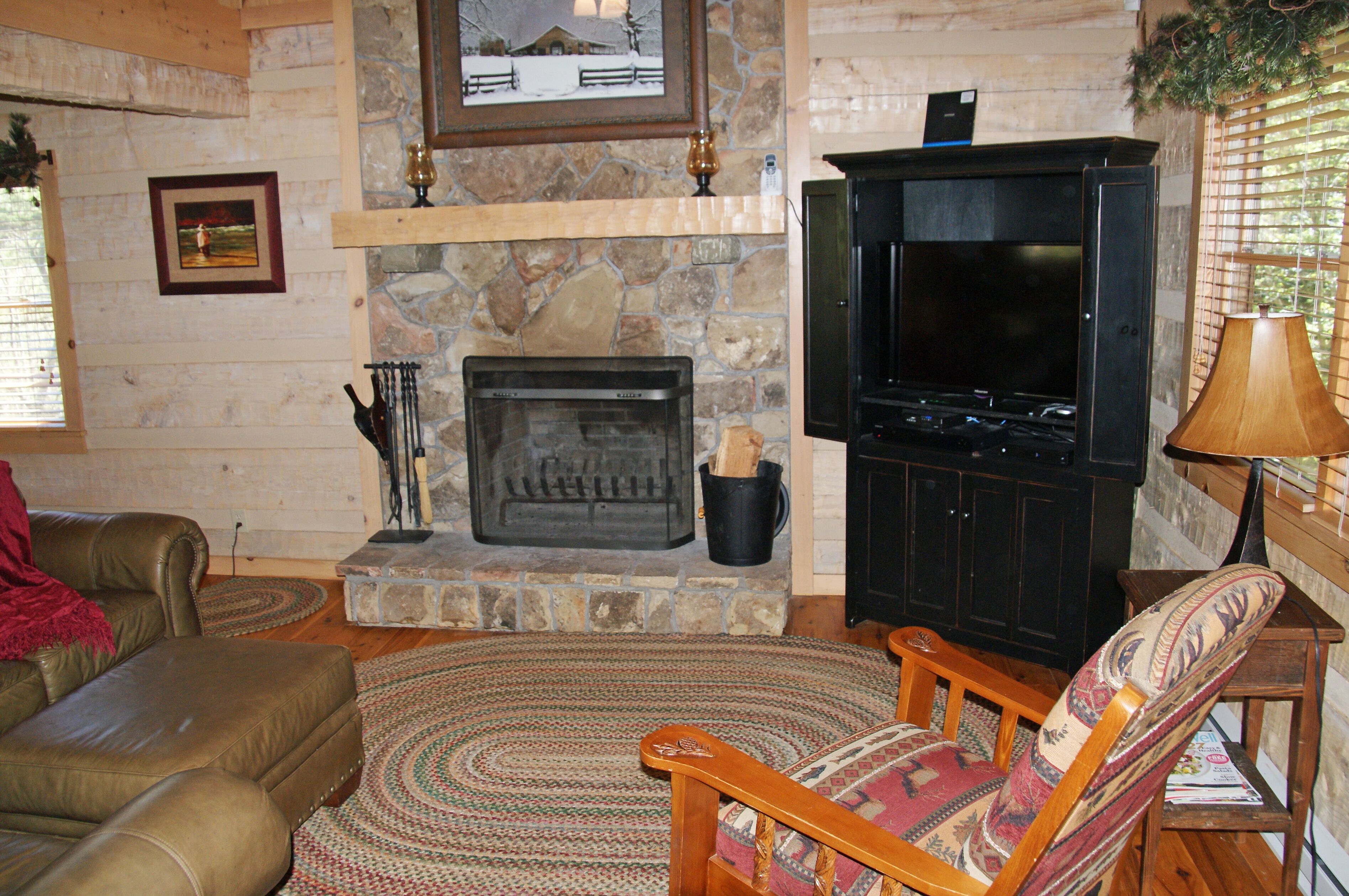The Big Chill- Cozy mountain cabin w/fireplace.  Available for Christmas rental.