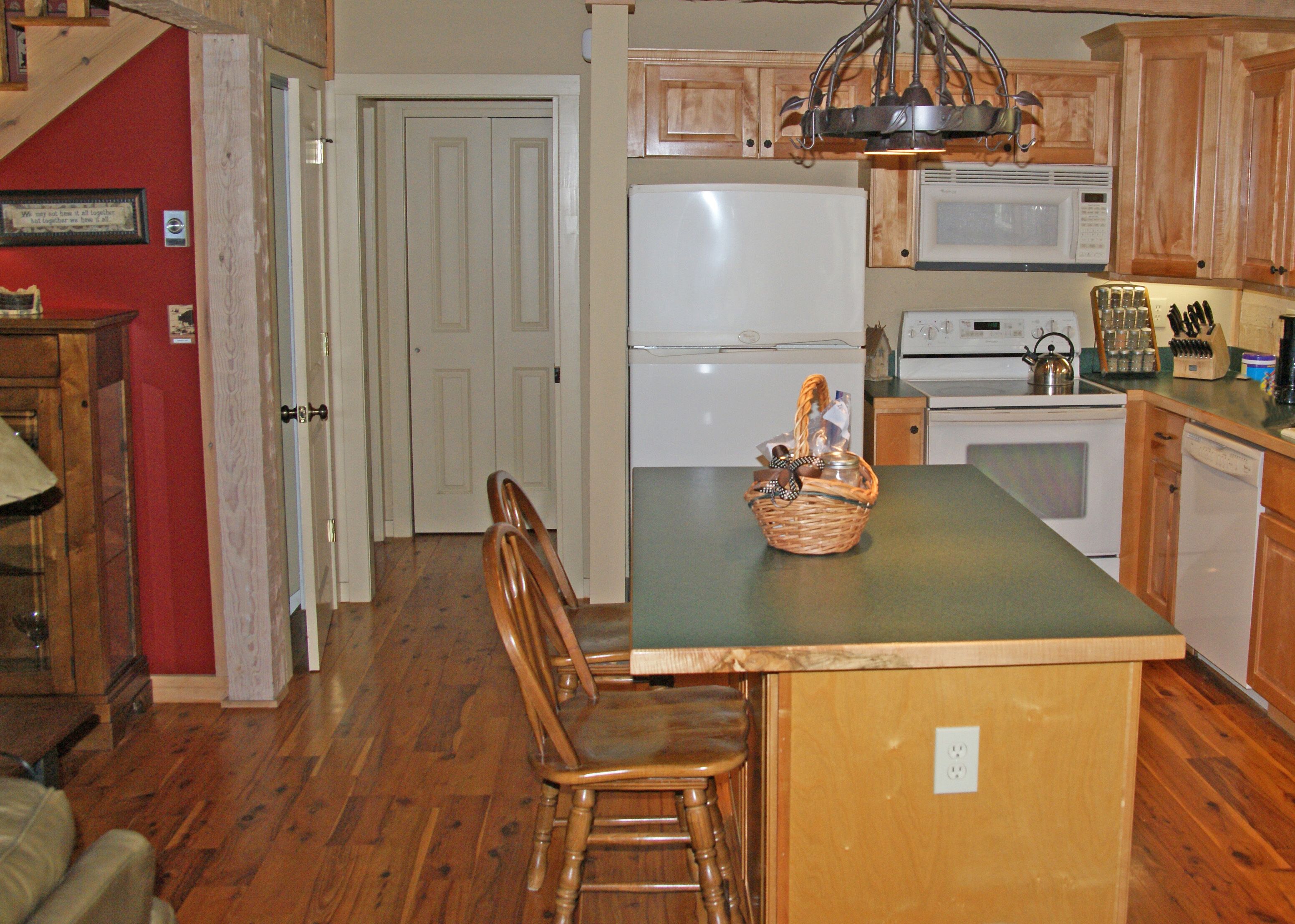 The Big Chill- Cozy mountain cabin w/fireplace.  Available for Christmas rental.