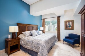 3 slaapkamers, een strijkplank/strijkijzer, reisbedje, gratis wifi