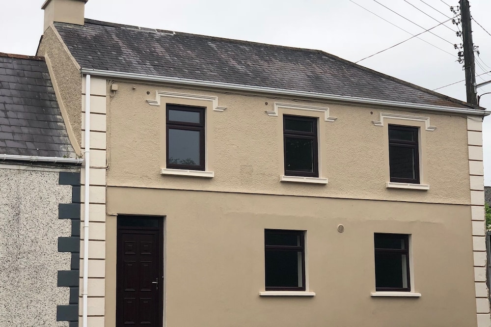 ENTIRE NEWLY RESTORED TOWNHOUSE