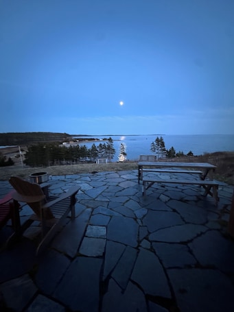 Terrace/patio. Luxury Beach House. Hot tub, Infrared Sauna, Massage Chair & Propane fireplace