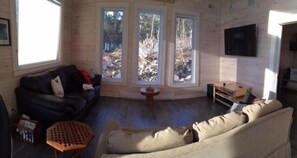 Älytelevisio, takka, videopelejä, DVD-soitin